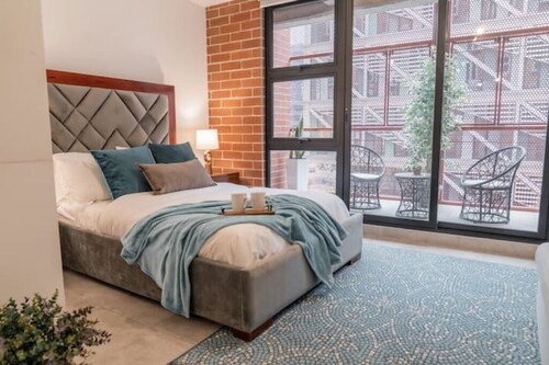 Elegant loft in a trendy area