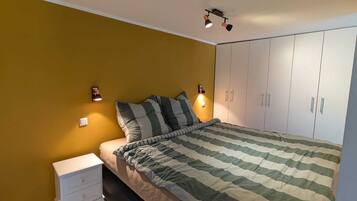 1 Schlafzimmer, BĂŒgeleisen/BĂŒgelbrett, WLAN, BettwĂ€sche