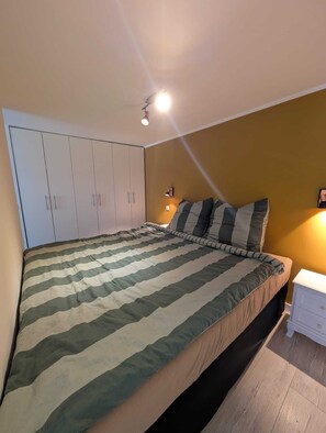 1 多间卧室、熨斗/熨衣板、WiFi、床单