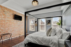 3 bedrooms, desk, iron/ironing board, WiFi