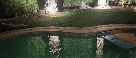 Alberca al aire libre y alberca climatizada