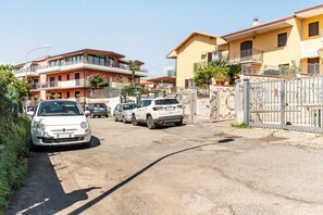 Exterior - GuestHost -Large Garden Apartment Giardini Naxos (Naxos)
