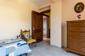 3 slaapkamers, een strijkplank/strijkijzer, wifi, beddengoed