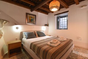 3 makuuhuonetta, työpöytä, Wi-Fi