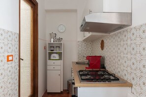 Microwave, oven, stovetop, coffee/tea maker