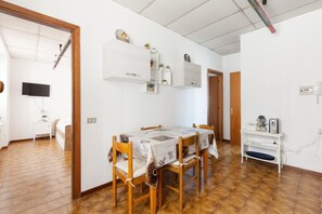 2 bedrooms, iron/ironing board, Internet, bed sheets - GuestHost - M3 Lodi Tibb/Brenta Comfy Flat (Milan)