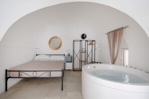 WiFi, bed sheets - GuestHost Borgo Lucia with pool - Trullo Limoncina (Selva di Fasano)