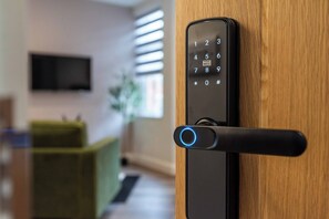 Studio, Multiple Bedrooms | Television - Stylish Central Studio Steps to DMU & LRI (Leicester)