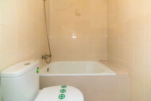 Shower, hair dryer, towels - WELCS APARTAMENTO 238 EMP con vista a la montaña (Empuriabrava)