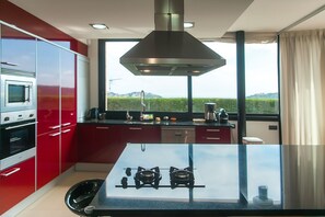 Réfrigérateur, micro-ondes, four, lave-vaisselle