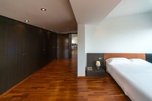 5 slaapkamers, een strijkplank/strijkijzer, gratis wifi, beddengoed