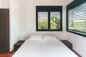 5 bedrooms, iron/ironing board, free WiFi, bed sheets