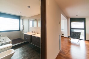 Shower, hair dryer, towels - WELCS VILLA 239 PDA con piscina y vista (Sant Feliu de Guixols)