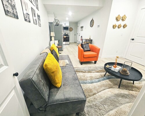 Spacious Family Friendly Suite with free PS5 Gaming, Netflix, PRIME and more