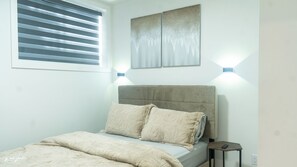 2 عدّة غرف نوم ومكتب ومكواة/لوح كي وسرير سفر