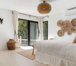 4 bedrooms, in-room safe, iron/ironing board, free WiFi