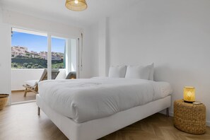 2 dormitoris, caixa forta a l'habitació i planxa i posts de planxar