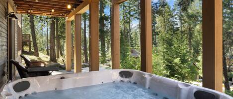 Outdoor spa tub