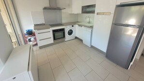 Fridge, microwave, oven, cookware/dishes/utensils - CAP D'AGDE - Plage de la Roquille / Réf 251 (CAP D'AGDE)