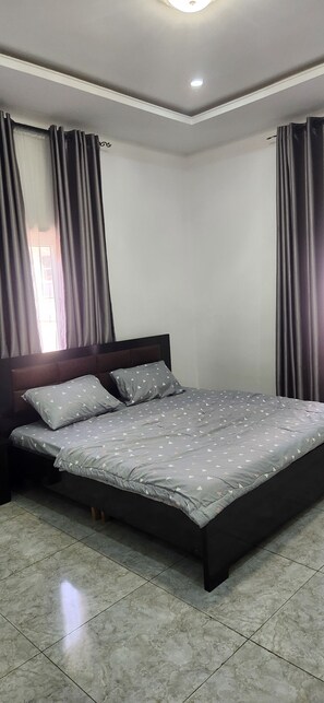 1 chambre, fer et planche à repasser, Wi-Fi, draps fournis