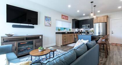Modern 2-BR Townhome w/ Garage, AC & Workspace