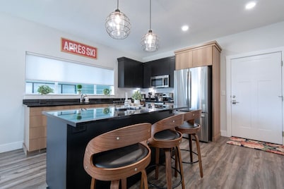 Modern 2-BR Townhome w/ Garage, AC & Workspace