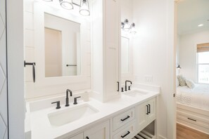 Shower, towels - Steps to the Beach l Modern Interior (Crystal Beach)