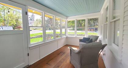 Adorable Downtown CDA Bungalow Charming 2-bedroom with AC, WiFi, Coeur d'Alene