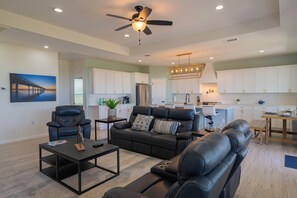 Smart TV, offices - Steps to the Beach w/ Modern Interior & Tiki Bar (Crystal Beach)