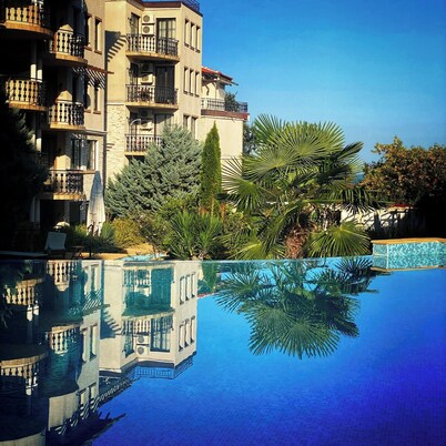 Enjoy luxury of  the Cliff **** hotel - Spa-100m to the beach
3 swimming pools
