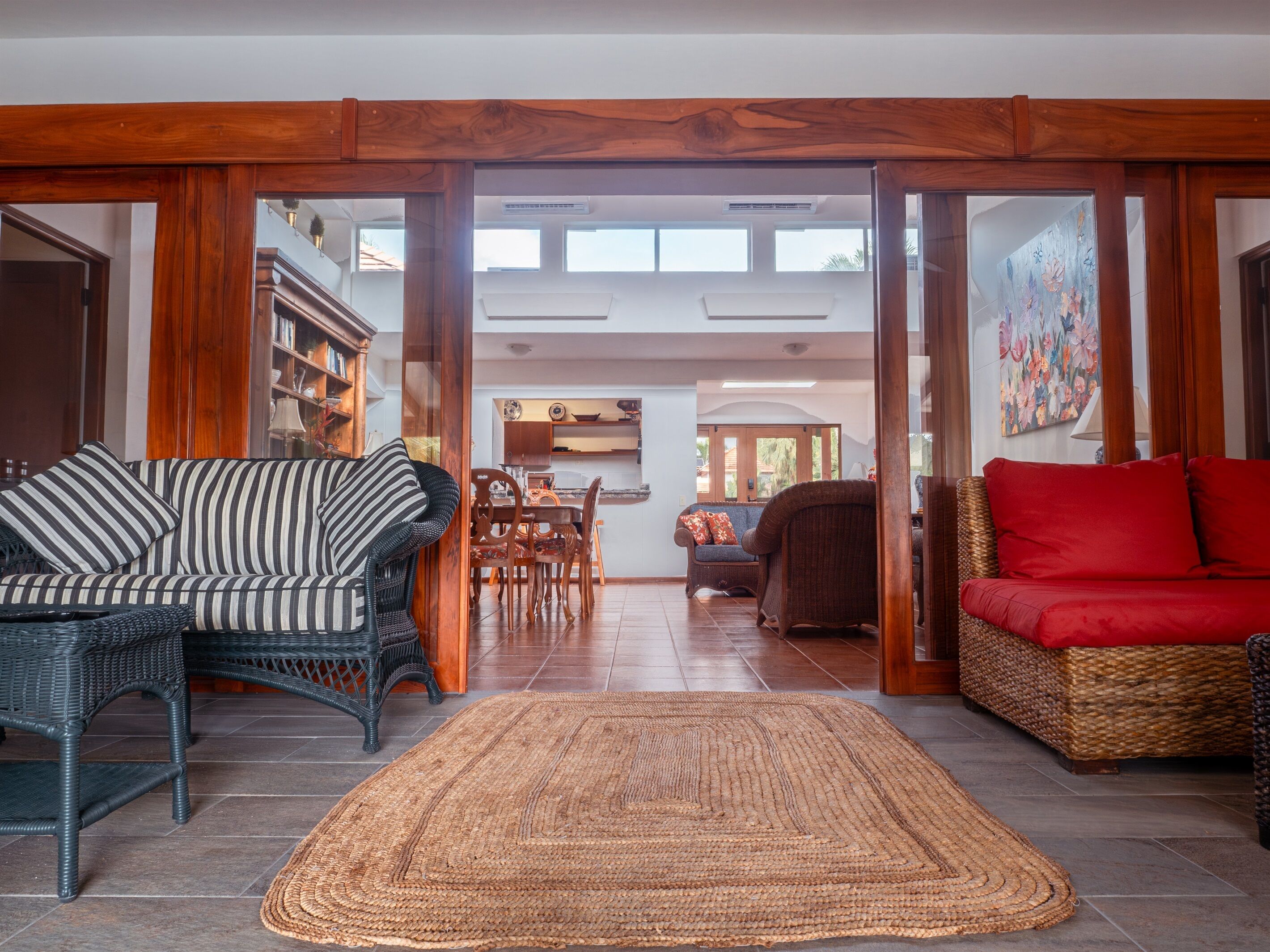 Una Smart TV, una impresora