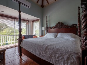 4 bedrooms, desk, iron/ironing board, free WiFi