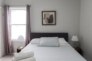 8 Schlafzimmer, Schreibtisch, WLAN