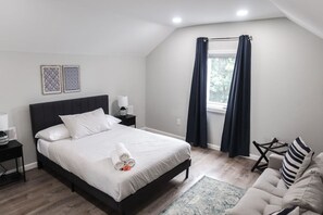 8 bedrooms, desk, WiFi - 8BR 4BA Home Near NYC -Sleeps 16 (Irvington)