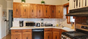 Huge Family Home | Sleeps 14- Free Parking near NY