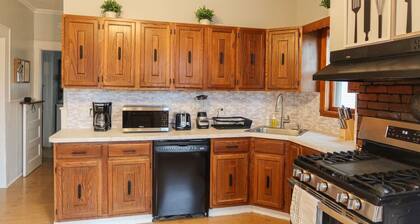 Huge Family Home | Sleeps 14- Free Parking near NY