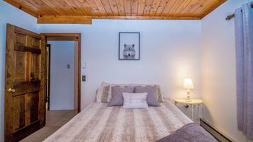 4 makuuhuonetta, silitysrauta/-lauta, ilmainen Wi-Fi, vuodevaatteet