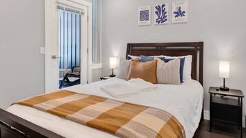 3 bedrooms, desk, iron/ironing board, free WiFi