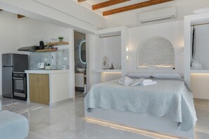 A modern bedroom with a bed, a small kitchenette, and a bathroom. - Apartment 'Regina 2' with Sea View, Wi-Fi and Air Conditioning (Kalymnos)