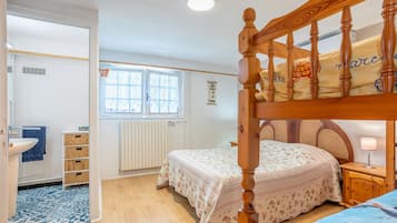 1 bedroom, iron/ironing board, free WiFi, bed sheets