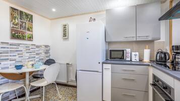 KylskÄp, mikrovÄgsugn, ugn och spishÀll