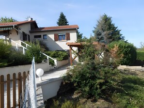 المنطقة المحيطة بالمنشأة