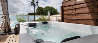 Casa vacanze 'Louis' con vista sulle montagne, piscina privata e Wi-Fi