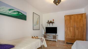 2 slaapkamers, een strijkplank/strijkijzer, gratis wifi, beddengoed