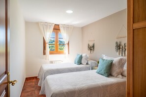 3 bedrooms, iron/ironing board, free WiFi, bed sheets