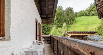 Apartment 'Flieder' with Shared Terrace, Balcony and Wi-Fi