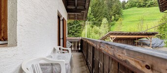 Apartment 'Flieder' with Shared Terrace, Balcony and Wi-Fi
