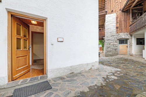 Ferienwohnung 'Flieder' mit Gemeinschaftsterrasse, Balkon und Wi-Fi