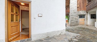 Apartment 'Flieder' with Shared Terrace, Balcony and Wi-Fi