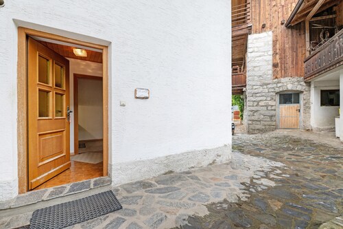Ferienwohnung 'Flieder' mit Gemeinschaftsterrasse, Balkon und Wi-Fi